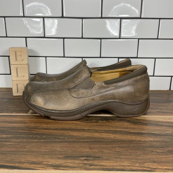 Dansko Shoes - Dansko Womens Kim Nubuck Distressed Brown Leather Round Toe Slip On Clog Sz EU37